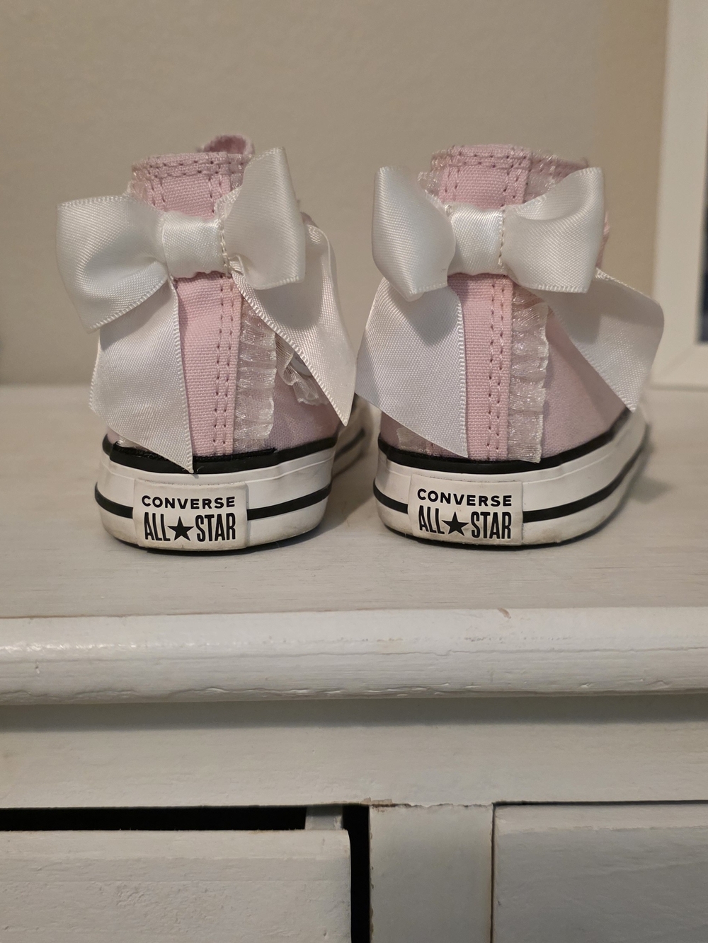 Converse Size 6 toddler- Pink Canvas High-Top Sneakers with LACE AND BOW accents - Picture 4 of 6